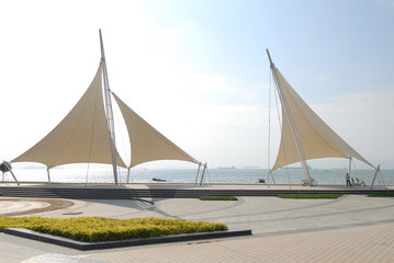 交通事故中没有出示警示三角架双方都处罚吗。需处罚多少？