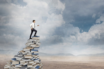 认清八种交警手势信号口诀