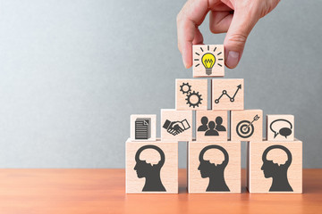 大班主题教案《动物世界》