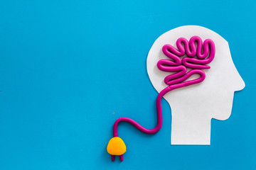 交通事故中没有出示警示三角架双方都处罚吗。需处罚多少？